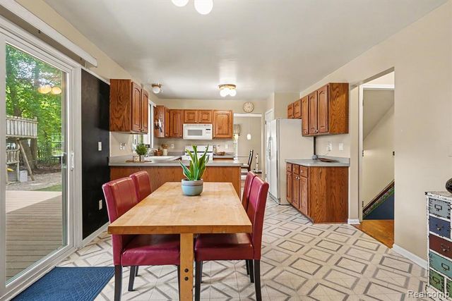 6290 Waldon Woods Drive, Clarkston, MI 48346