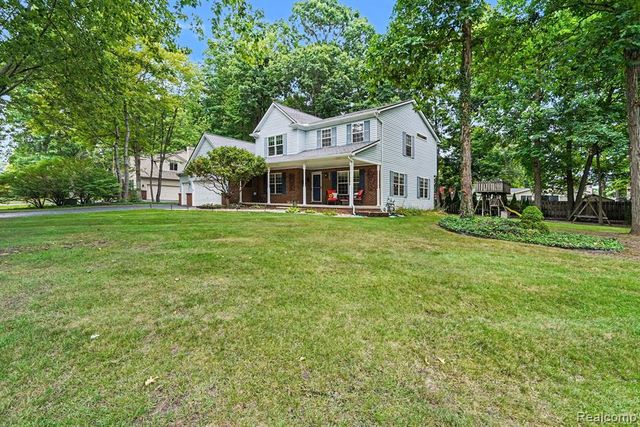 6290 Waldon Woods Drive, Clarkston, MI 48346