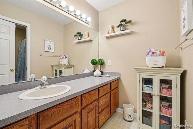 6290 Waldon Woods Drive, Clarkston, MI 48346