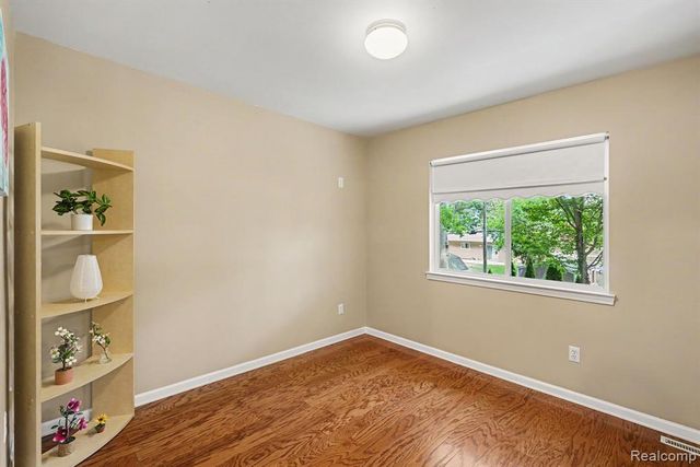 6290 Waldon Woods Drive, Clarkston, MI 48346