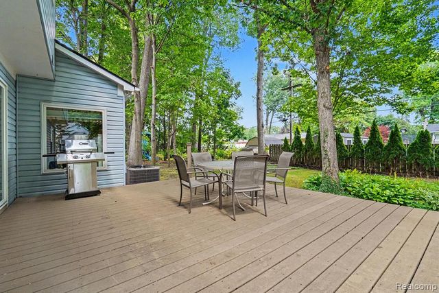 6290 Waldon Woods Drive, Clarkston, MI 48346