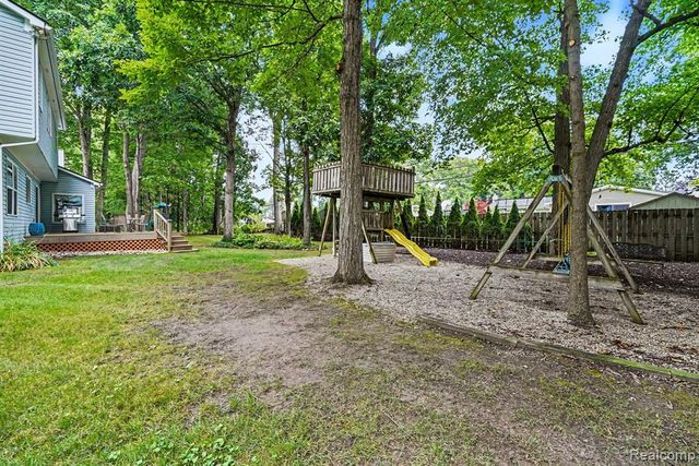 6290 Waldon Woods Drive, Clarkston, MI 48346
