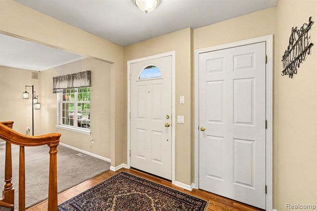 6290 Waldon Woods Drive, Clarkston, MI 48346