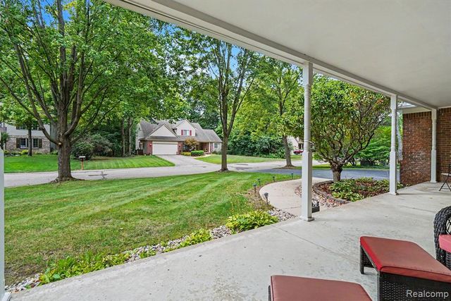 6290 Waldon Woods Drive, Clarkston, MI 48346