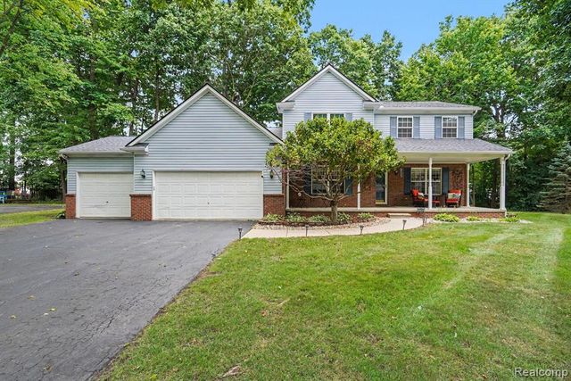 6290 Waldon Woods Drive, Clarkston, MI 48346