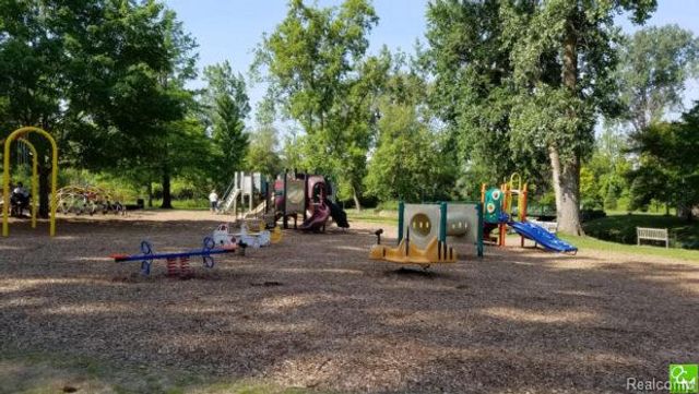 6290 Waldon Woods Drive, Clarkston, MI 48346