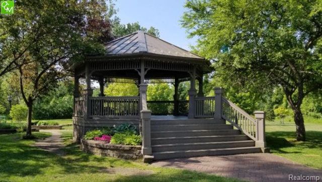 6290 Waldon Woods Drive, Clarkston, MI 48346