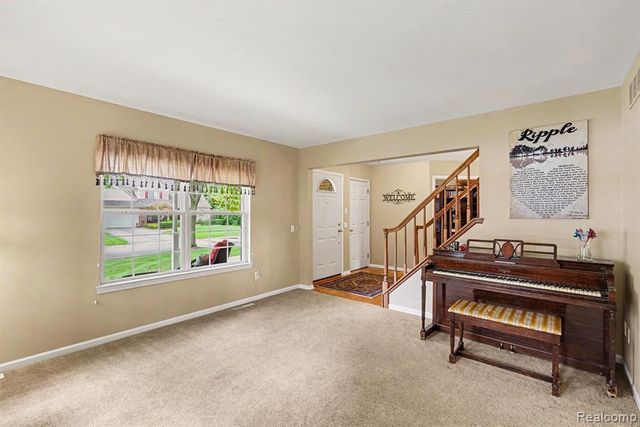 6290 Waldon Woods Drive, Clarkston, MI 48346
