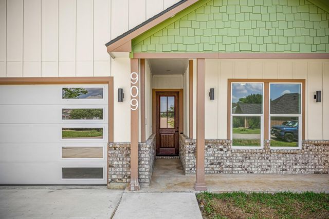 909 Santa Anna Lane, La Porte, TX 77571