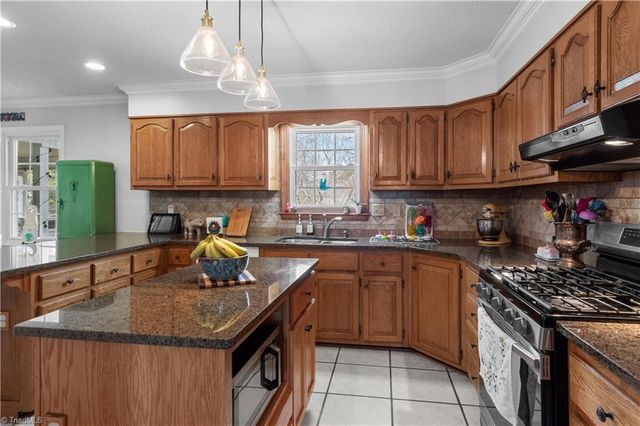 1171 Bent Grass Lane, Winston-salem, NC 27127