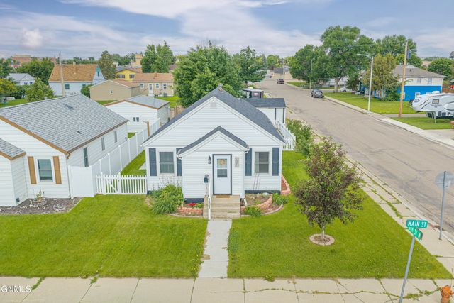 1521 Main Street, Williston, ND 58801 property photo