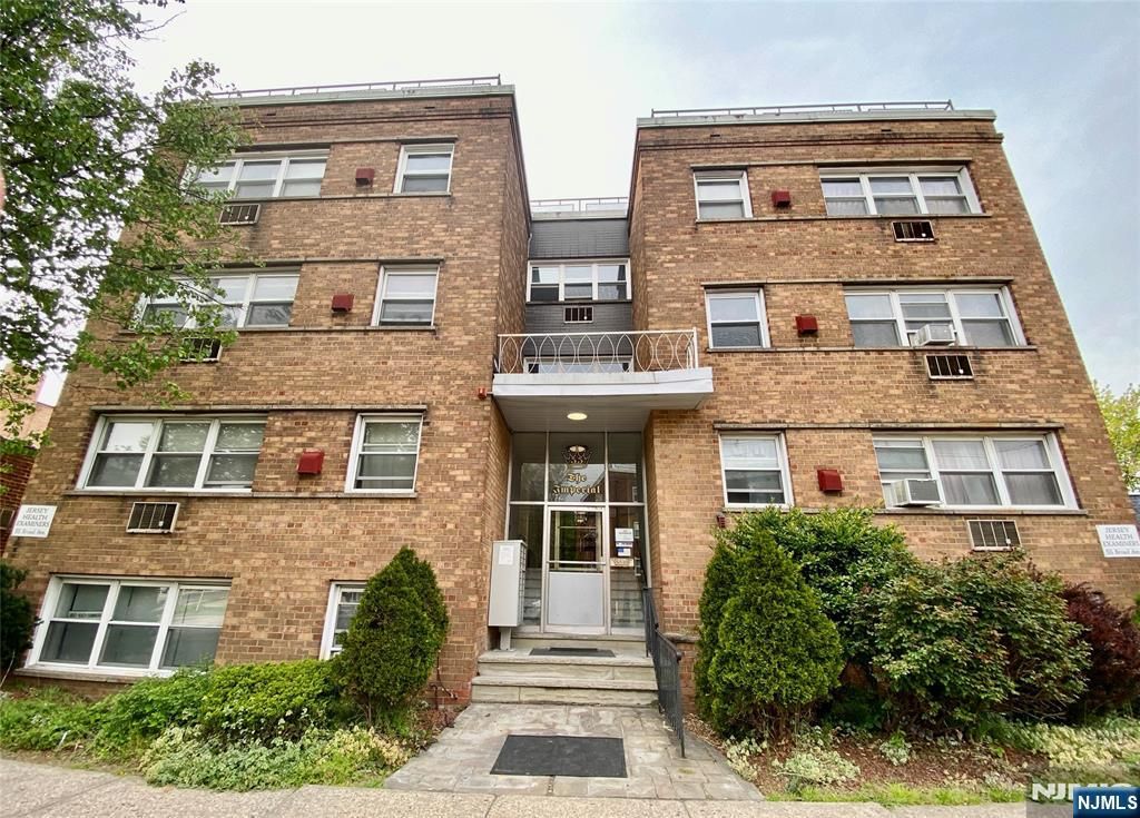 55 Broad Avenue, Palisades Park, NJ 07650