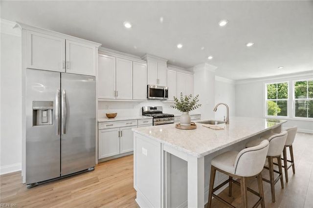 109 Bracewell LN, Yorktown, VA 23692