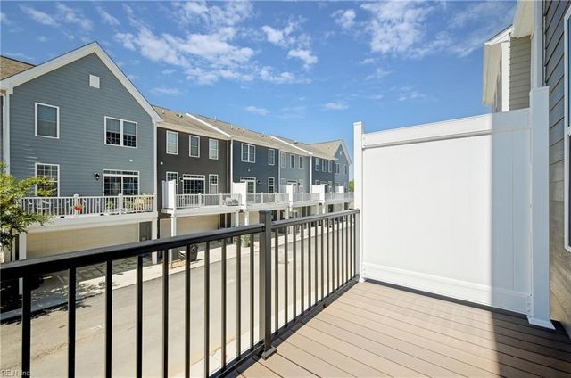 109 Bracewell LN, Yorktown, VA 23692