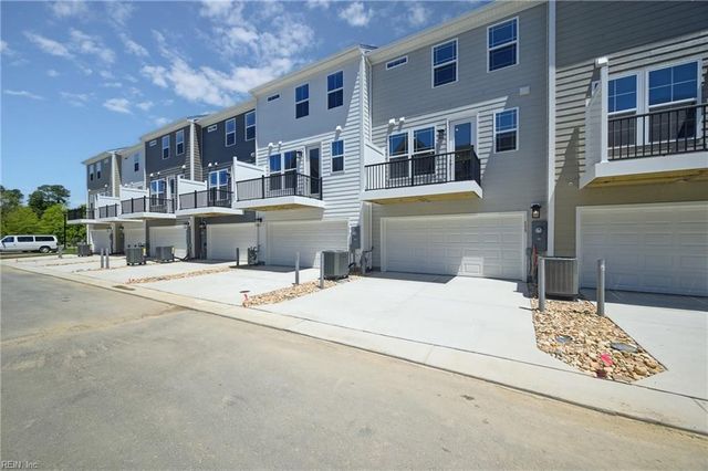 109 Bracewell LN, Yorktown, VA 23692