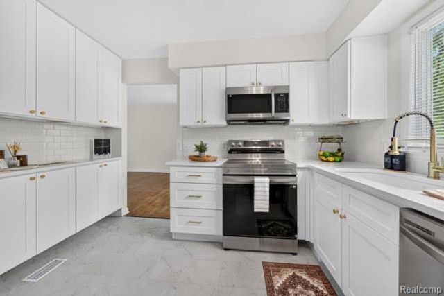1506 Dicken Drive, Ann Arbor, MI 48103