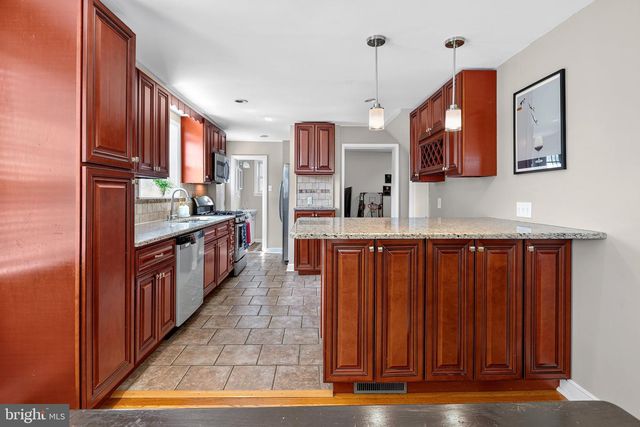 461 SUMMIT AVE, Philadelphia, PA 19128