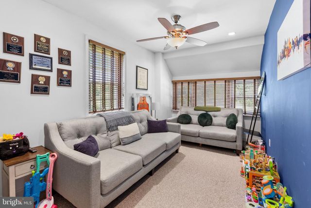 461 SUMMIT AVE, Philadelphia, PA 19128