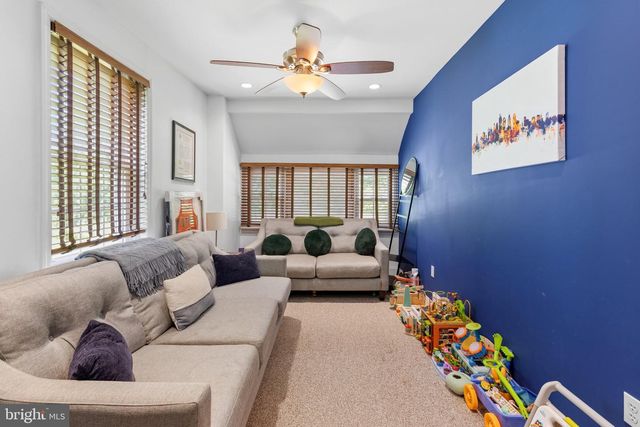 461 SUMMIT AVE, Philadelphia, PA 19128