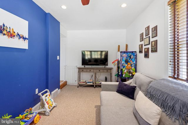 461 SUMMIT AVE, Philadelphia, PA 19128