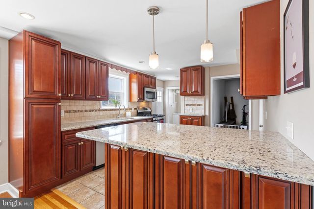 461 SUMMIT AVE, Philadelphia, PA 19128