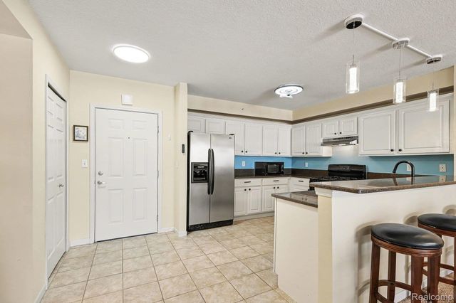 2104 Country Club Drive, St. Clair Shores, MI 48082