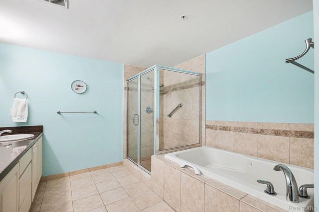2104 Country Club Drive, St. Clair Shores, MI 48082