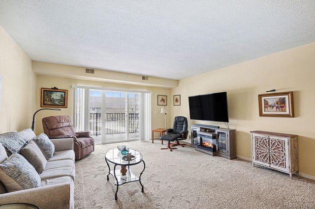 2104 Country Club Drive, St. Clair Shores, MI 48082