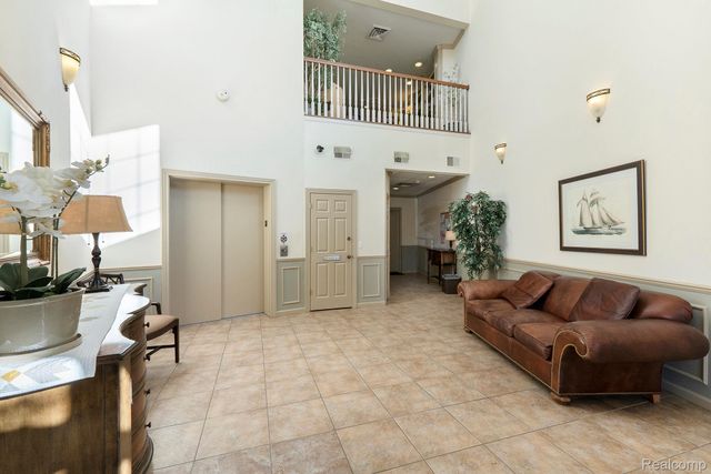 2104 Country Club Drive, St. Clair Shores, MI 48082