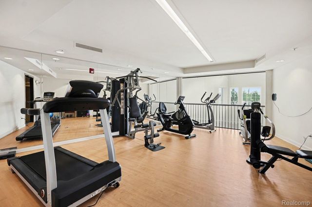 2104 Country Club Drive, St. Clair Shores, MI 48082