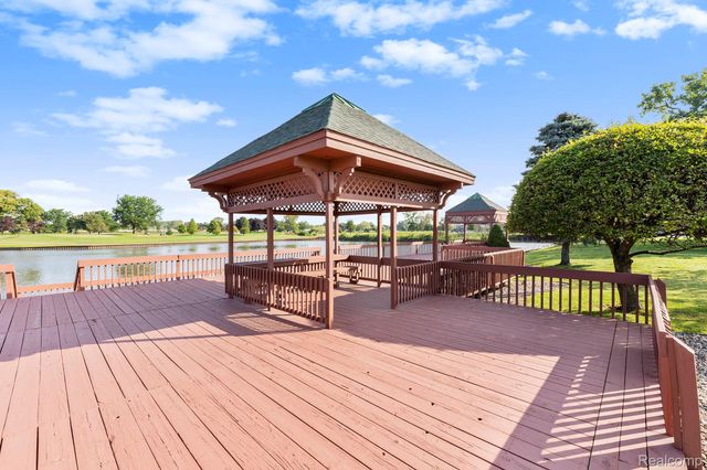 2104 Country Club Drive, St. Clair Shores, MI 48082