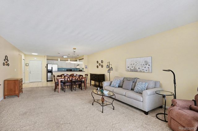 2104 Country Club Drive, St. Clair Shores, MI 48082