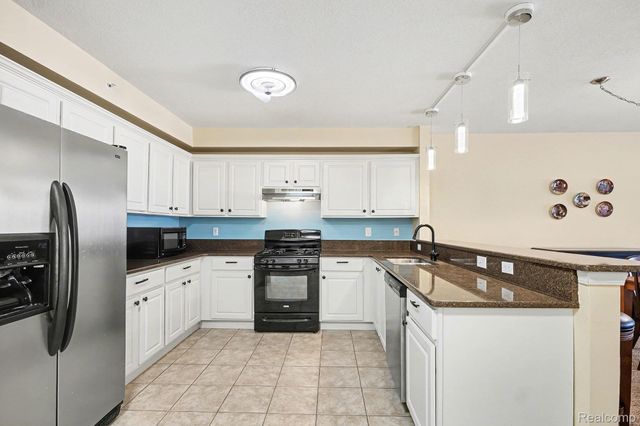 2104 Country Club Drive, St. Clair Shores, MI 48082