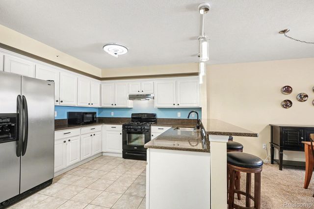 2104 Country Club Drive, St. Clair Shores, MI 48082