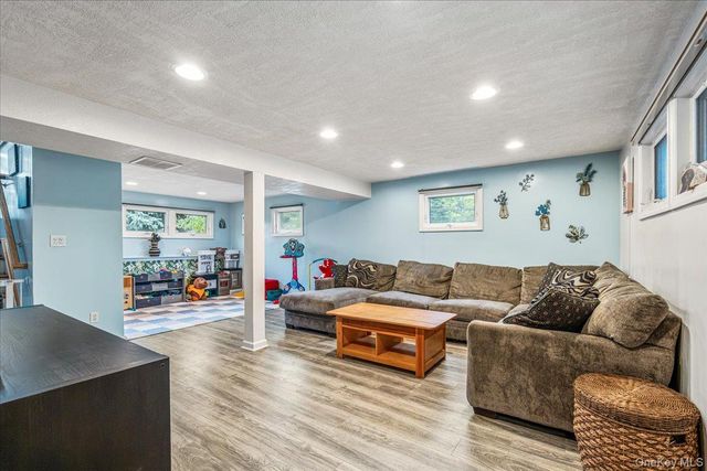 194 Missouri Avenue, Bay Shore, NY 11706