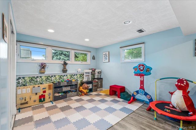 194 Missouri Avenue, Bay Shore, NY 11706