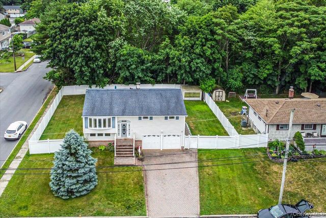 194 Missouri Avenue, Bay Shore, NY 11706