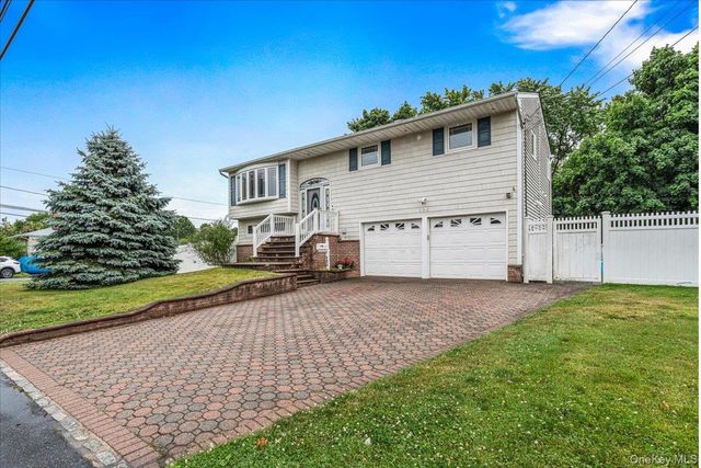 194 Missouri Avenue, Bay Shore, NY 11706
