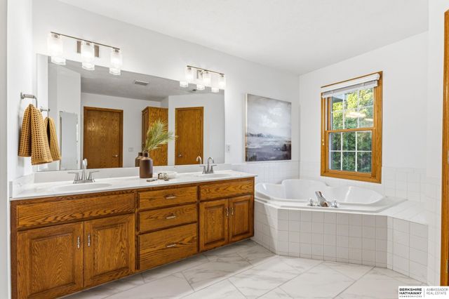 1420 S 176th Street, Omaha, NE 68130