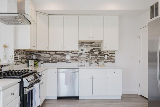 92-94 George St 202, Boston, MA 02119