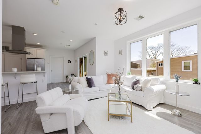 92-94 George St 202, Boston, MA 02119
