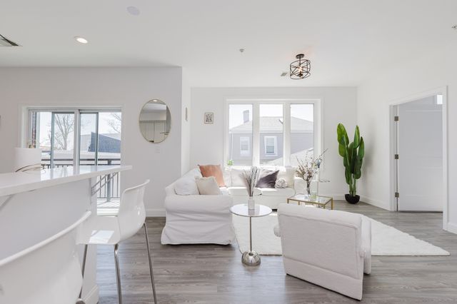 92-94 George St 202, Boston, MA 02119