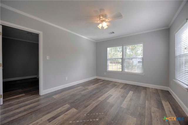 107 Crockett Street, Hallettsville, TX 77964