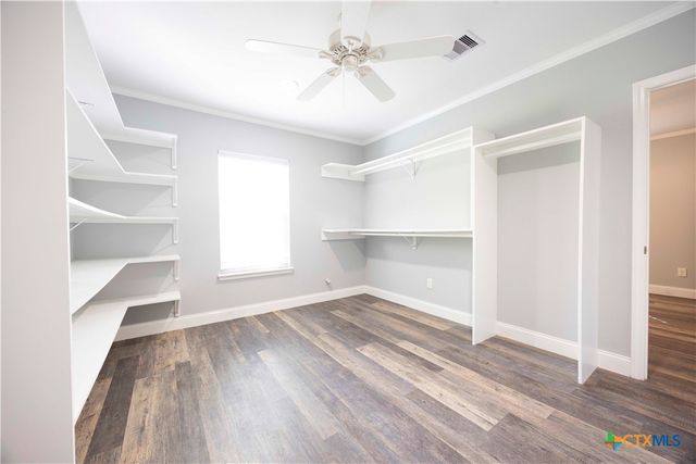 107 Crockett Street, Hallettsville, TX 77964