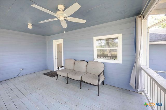 107 Crockett Street, Hallettsville, TX 77964