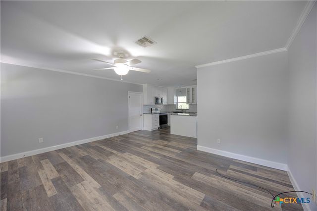 107 Crockett Street, Hallettsville, TX 77964