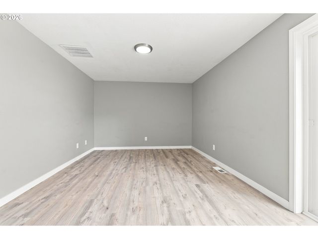 5990 Sw 170TH Ave, Beaverton, OR 97007