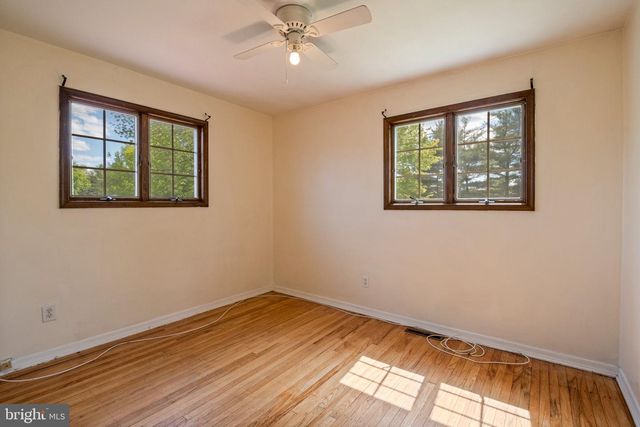 14 LANDON DR, Bordentown, NJ 08505