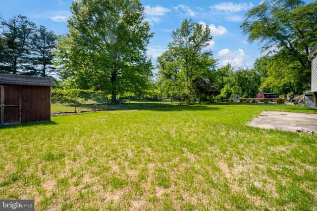 14 LANDON DR, Bordentown, NJ 08505