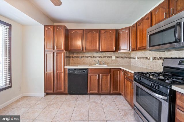 14 LANDON DR, Bordentown, NJ 08505